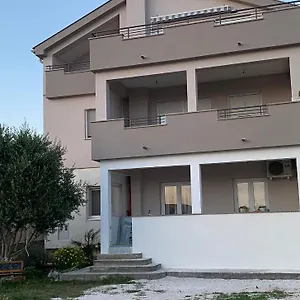 https://theros.hotelinzadar.com
